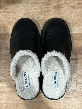 Brand New Steve Madden Black Slip-On Clogs